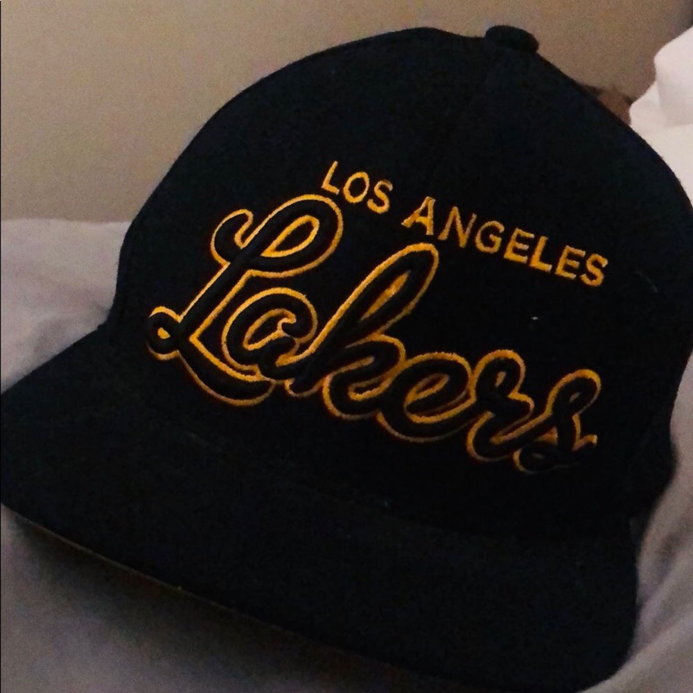 Lakers SnapBack black hat